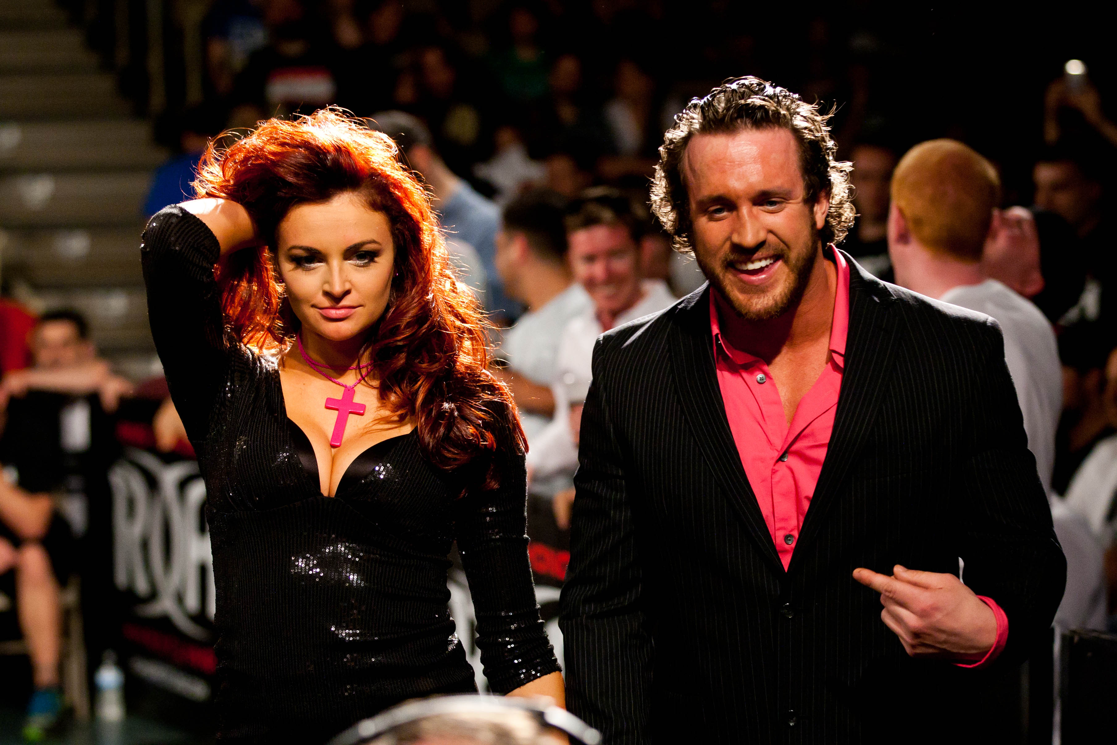 Michael marie. Maria Kanellis. Майк Беннетт (Канеллис). Mike Kanellis WWE.